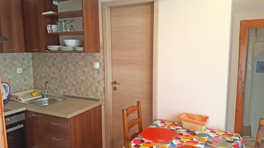 Crveni Apartman Cres Zewnętrze zdjęcie